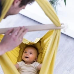 Nonomo Slyngevugge M. Mikrofiber Madras Mustard 13 Nonomo Slyngevugge M. Mikrofiber Madras Mustard -Ergobaby store unnamed file 1450