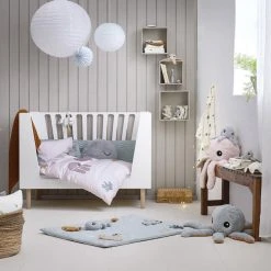 Done By Deer Quiltet Sengerand M/bindeb&aring;nd Waves Bl&aring; Blå -Ergobaby store unnamed file 2540